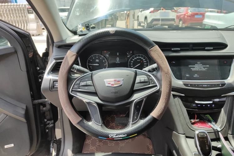 Used Cadillac XT5 2018 25T Luxury Model Steering Wheel