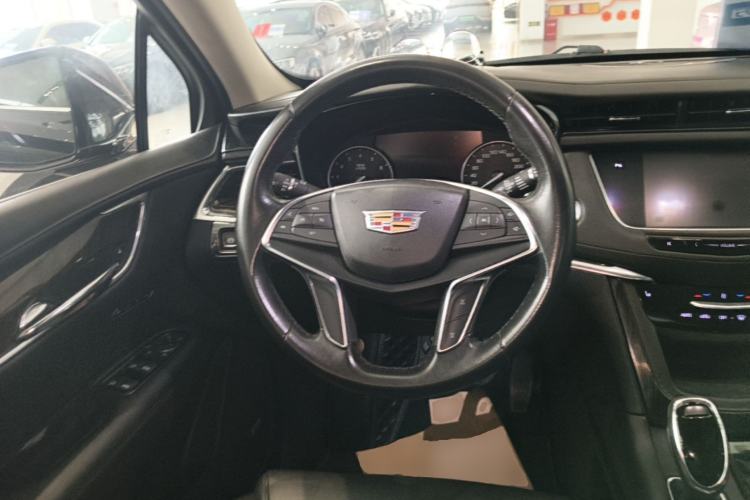 Used Cadillac XT5 2018 25T Luxury Model Steering Wheel