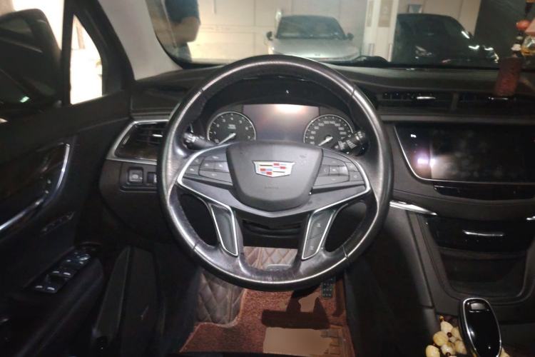 Used Cadillac XT5 2018 25T Luxury Model Steering Wheel