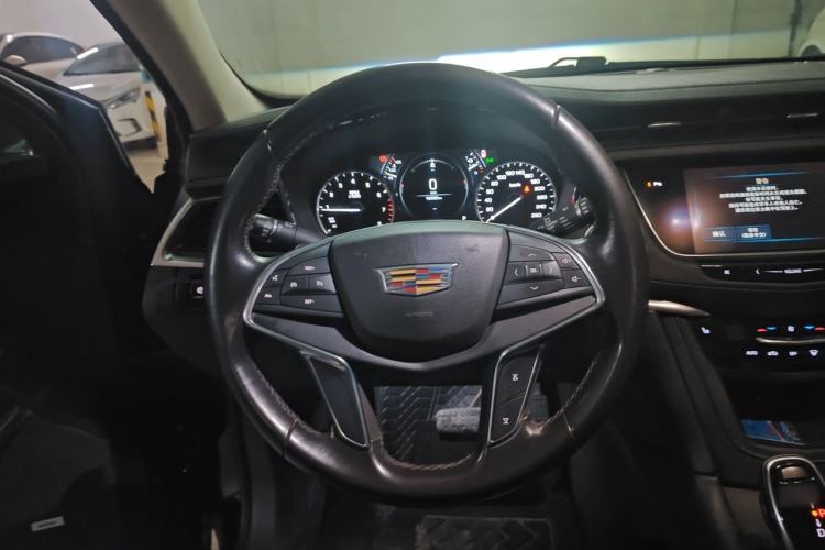 Used Cadillac XT5 2018 25T Luxury Model Steering Wheel