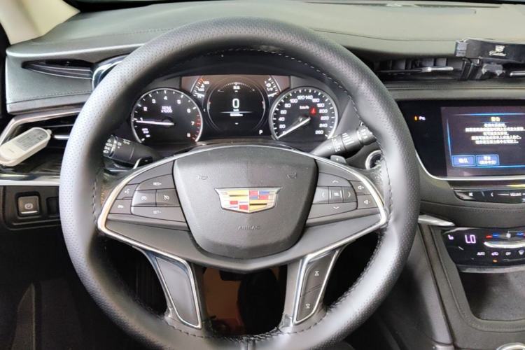 Used Cadillac XT5 2018 25T Luxury Model Steering Wheel