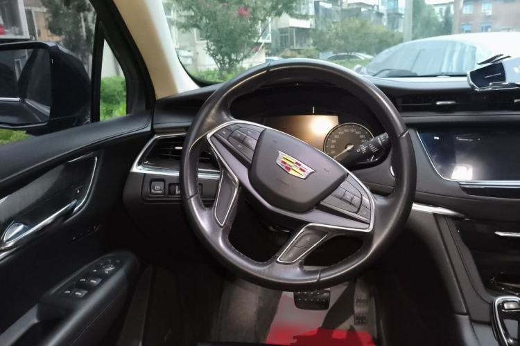 Used Cadillac XT5 2018 25T Luxury Model Steering Wheel