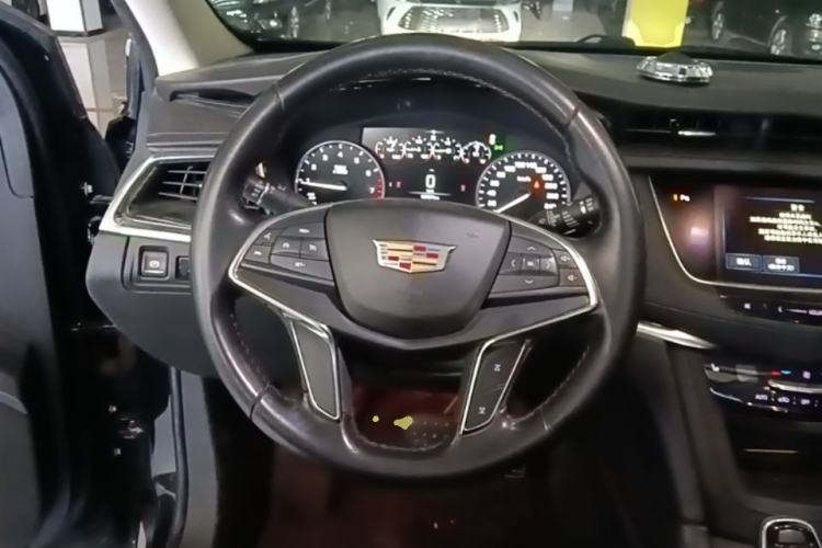 Used Cadillac XT5 2018 25T Luxury Model Steering Wheel
