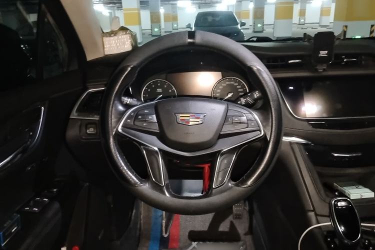 Used Cadillac XT5 2018 28T Four-Wheel Drive Luxury Model Steering Wheel