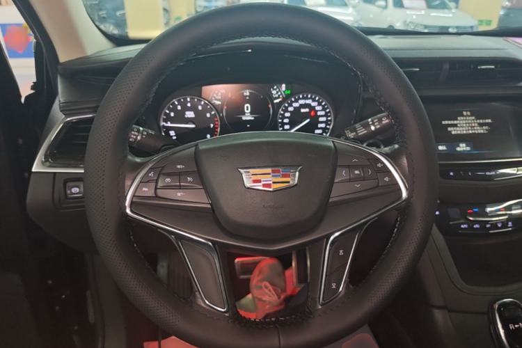 Used Cadillac XT5 2018 25T Luxury Model Steering Wheel