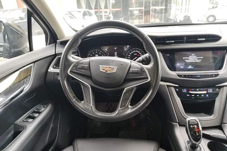 Used Cadillac XT5 2018 28T Four-Wheel Drive Luxury Model Steering Wheel