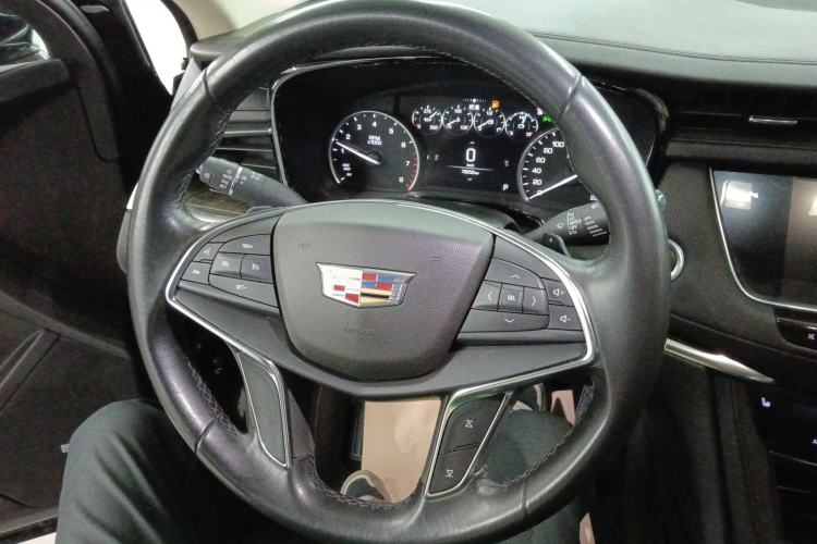 Used Cadillac XT5 2018 25T Luxury Model Steering Wheel
