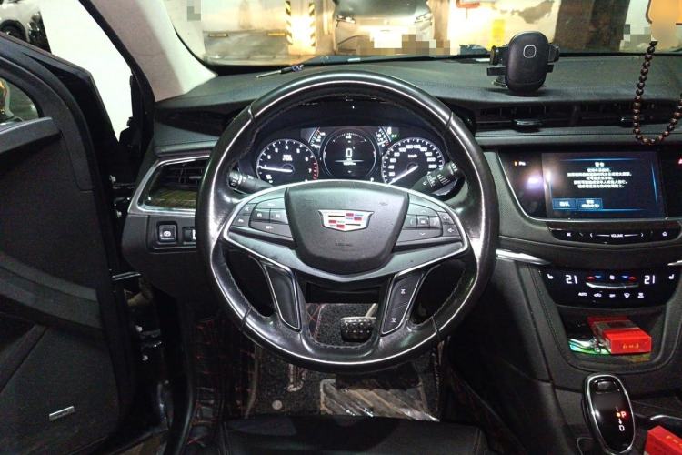 Used Cadillac XT5 2018 25T Luxury Model Steering Wheel