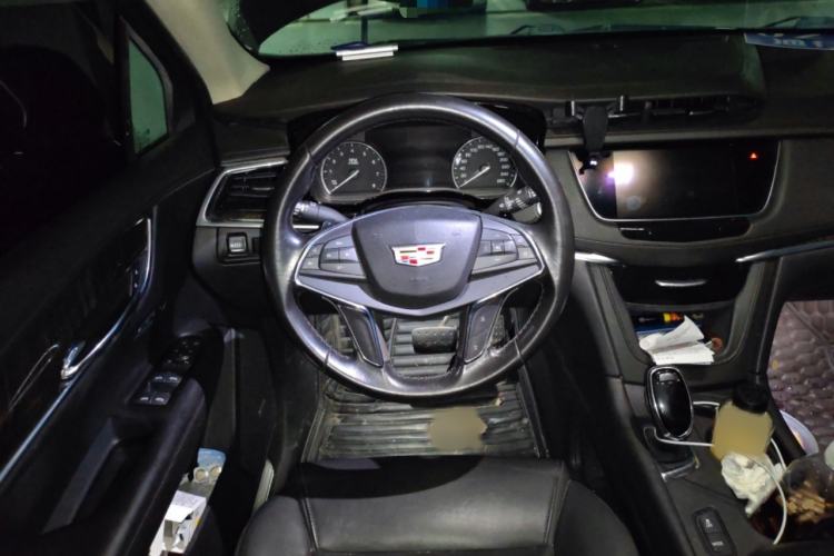 Used Cadillac XT5 2018 25T Luxury Model Steering Wheel