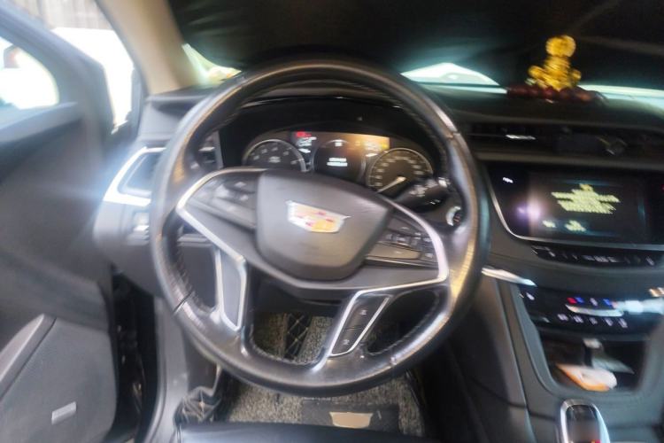 Used Cadillac XT5 2018 28T Four-Wheel Drive Luxury Model Steering Wheel