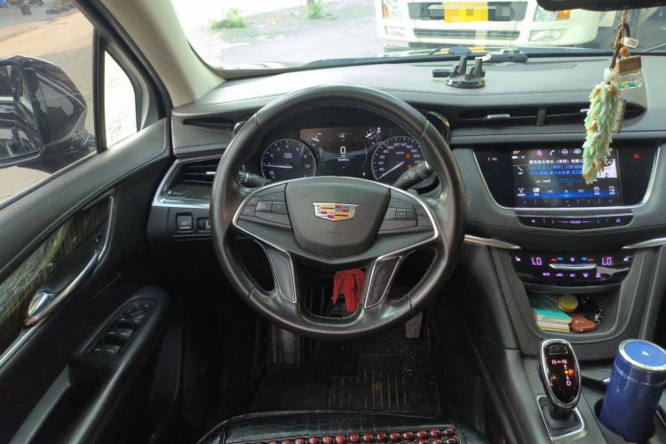 Used Cadillac XT5 2018 25T Luxury Model Steering Wheel
