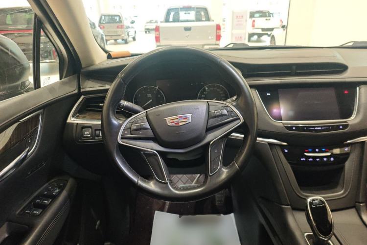 Used Cadillac XT5 2018 25T Luxury Model Steering Wheel