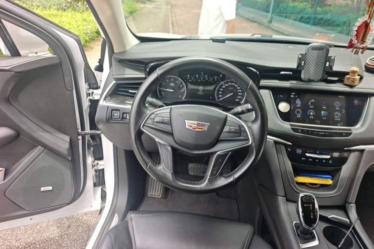 Used Cadillac XT5 2018 28T Four-Wheel Drive Luxury Model Steering Wheel