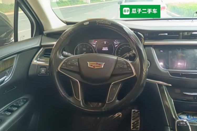 Used Cadillac XT5 2018 25T Luxury Model Steering Wheel