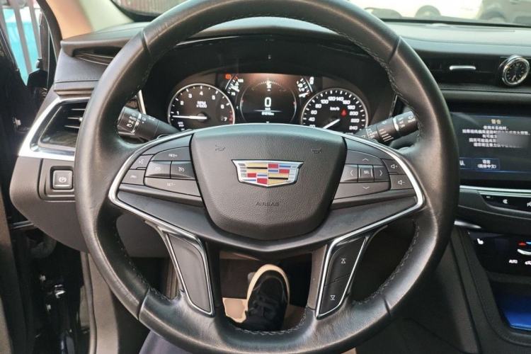 Used Cadillac XT5 2018 25T Luxury Model Steering Wheel