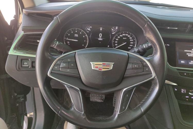 Used Cadillac XT5 2018 25T Luxury Model Steering Wheel