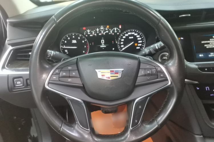 Used Cadillac XT5 2018 28T Four-Wheel Drive Luxury Model Steering Wheel