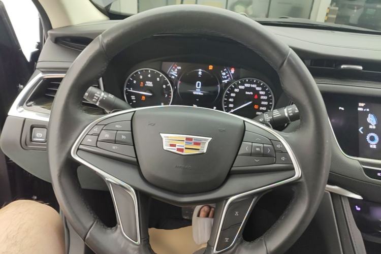 Used Cadillac XT5 2018 28T Four-Wheel Drive Luxury Model Steering Wheel
