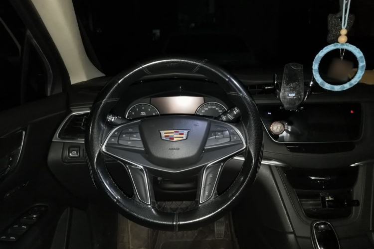 Used Cadillac XT5 2018 25T Luxury Model Steering Wheel