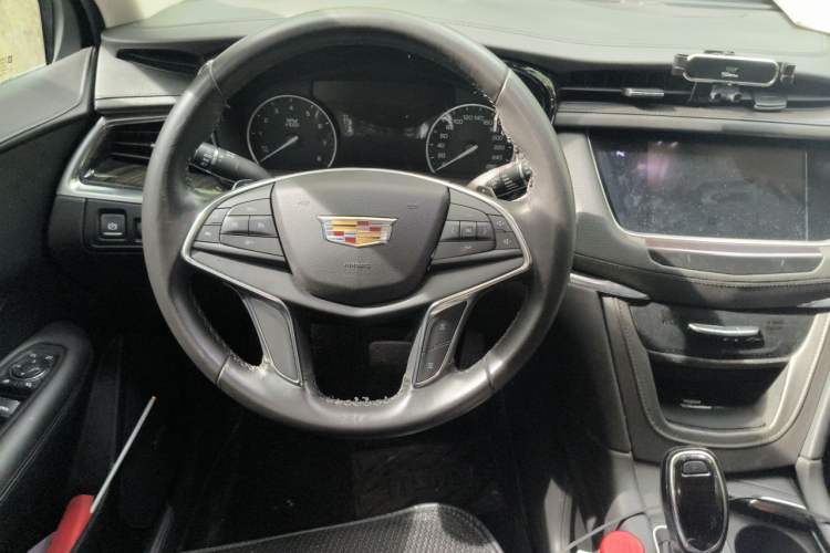 Used Cadillac XT5 2018 25T Luxury Model Steering Wheel