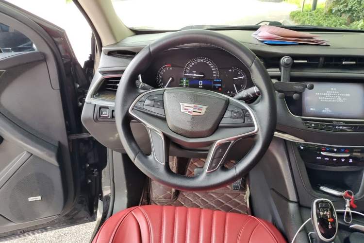 Used Cadillac XT5 2018 28T Four-Wheel Drive Luxury Model Steering Wheel