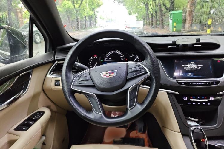 Used Cadillac XT5 2018 25T Tech Model Steering Wheel