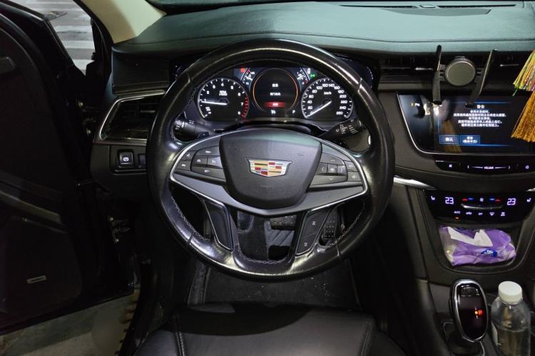 Used Cadillac XT5 2018 28T Four-Wheel Drive Luxury Model Steering Wheel