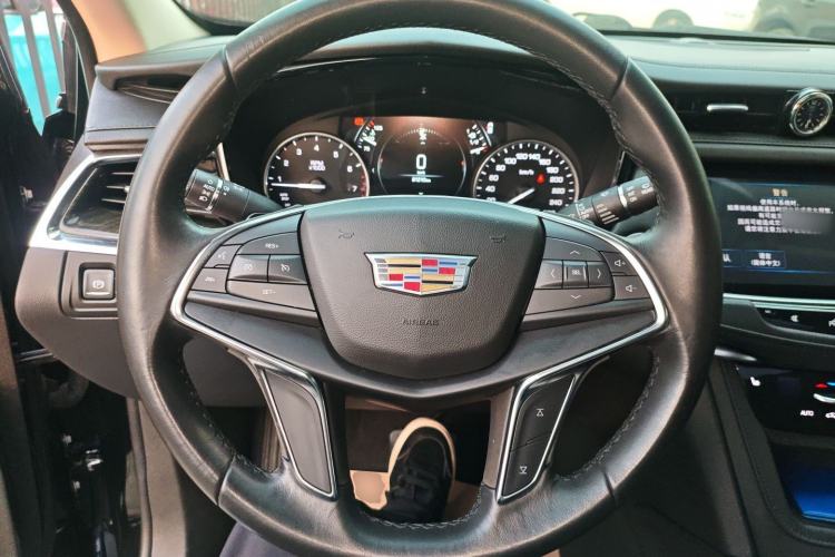 Used Cadillac XT5 2018 25T Luxury Model Steering Wheel