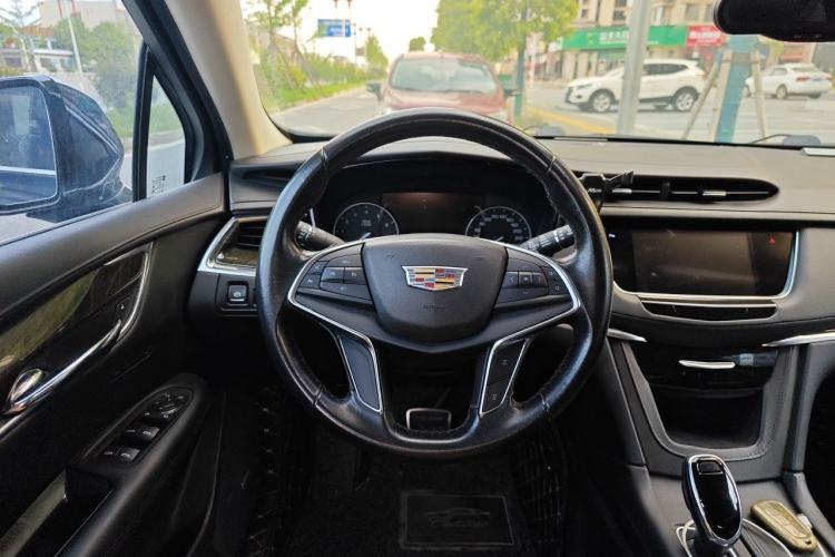 Used Cadillac XT5 2018 28T Four-Wheel Drive Luxury Model Steering Wheel