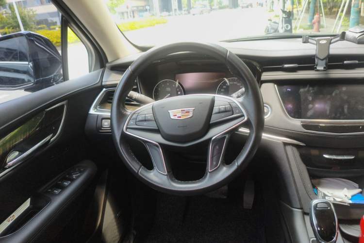 Used Cadillac XT5 2018 28T Four-Wheel Drive Luxury Model Steering Wheel