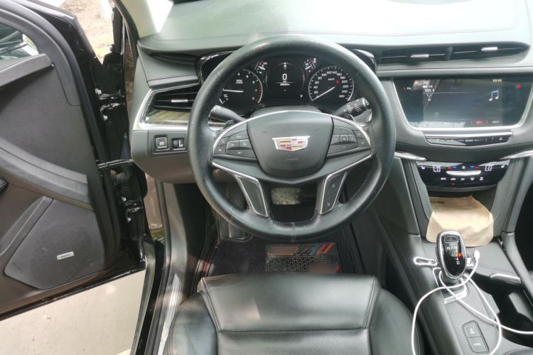 Used Cadillac XT5 2018 25T Luxury Model Steering Wheel
