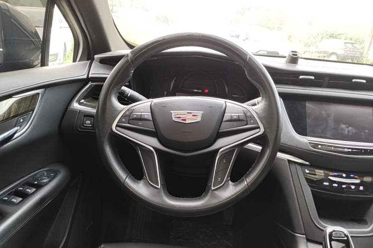 Used Cadillac XT5 2018 28E Four-Wheel Drive Tech Version Steering Wheel