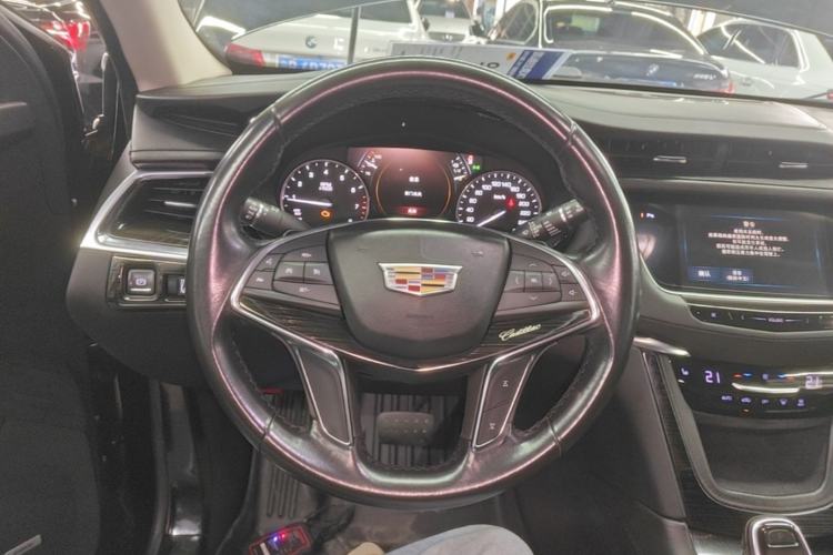 Used Cadillac XT5 2018 28T Four-Wheel Drive Luxury Model Steering Wheel