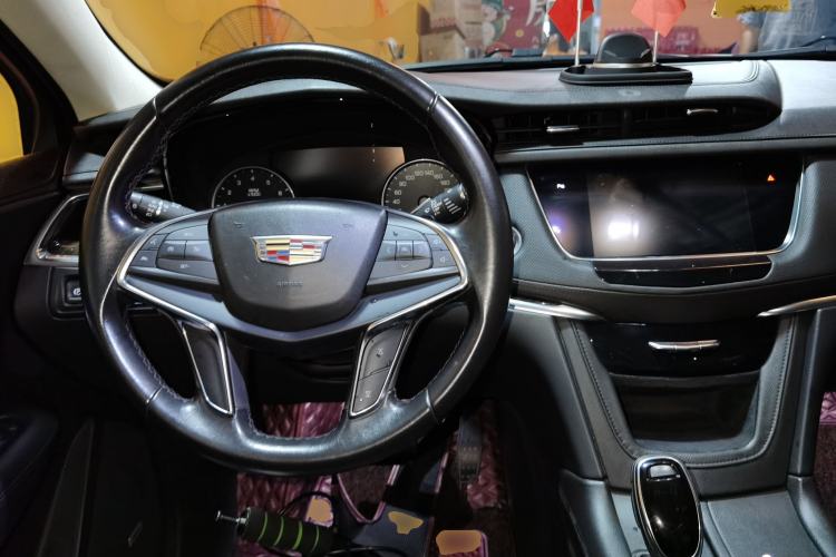 Used Cadillac XT5 2018 28T Four-Wheel Drive Luxury Model Steering Wheel