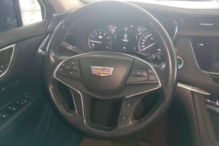 Used Cadillac XT5 2018 28T Four-Wheel Drive Luxury Model Steering Wheel