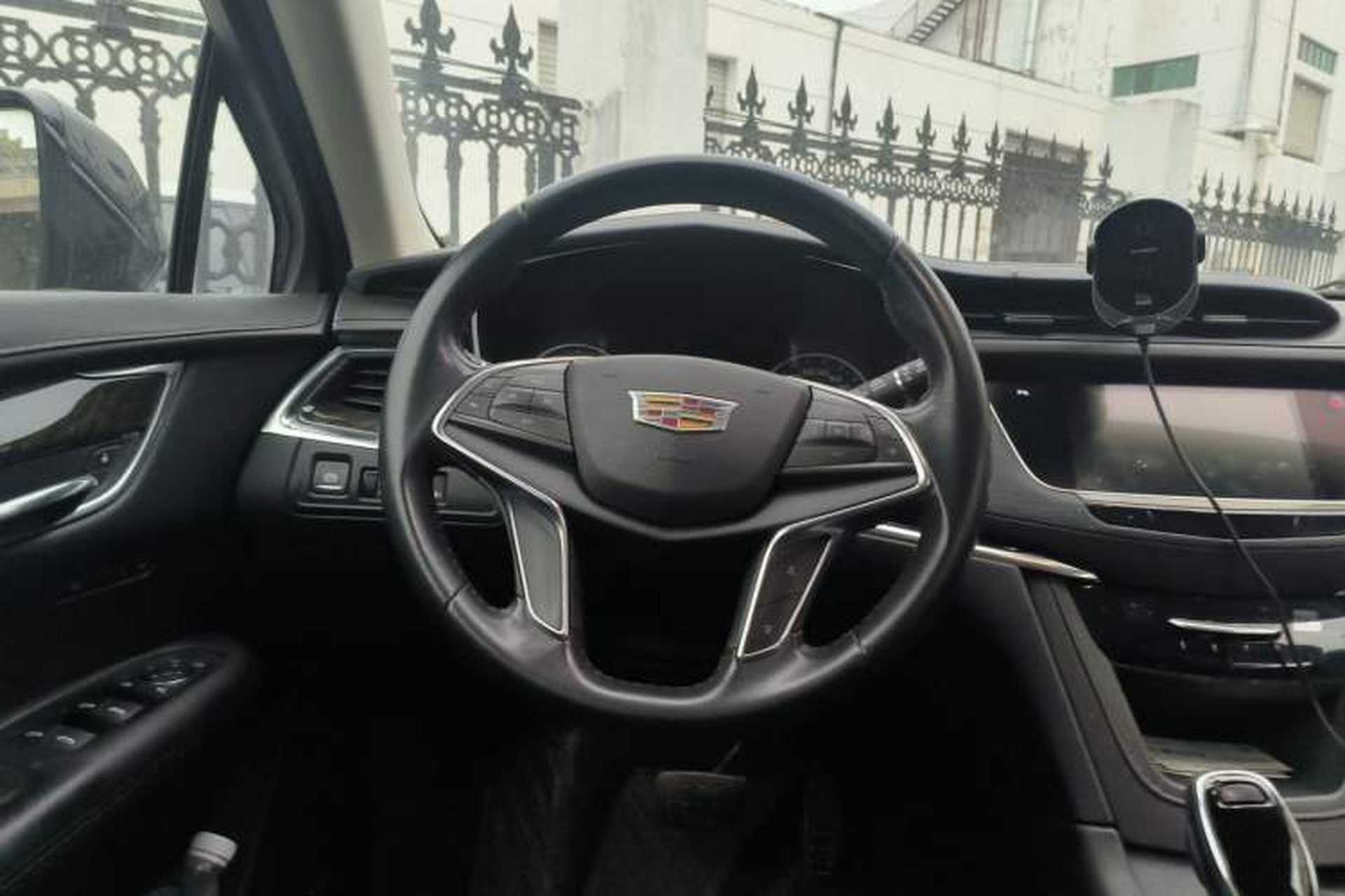 Used Cadillac XT5 2018 25T Luxury Model Steering Wheel
