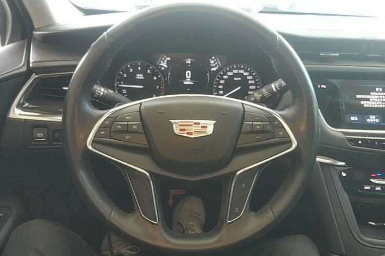 Used Cadillac XT5 2018 25T Luxury Model Steering Wheel