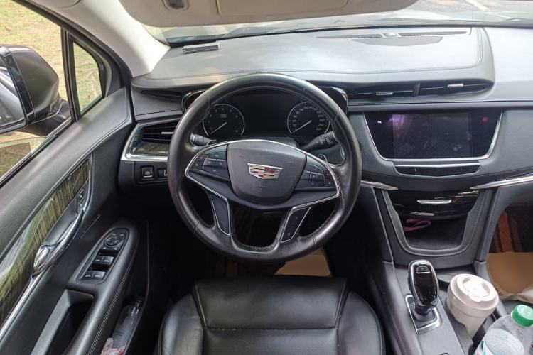 Used Cadillac XT5 2018 25T Luxury Model Steering Wheel