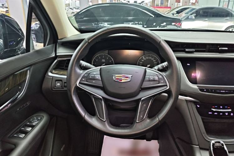 Used Cadillac XT5 2018 28T Four-Wheel Drive Luxury Model Steering Wheel