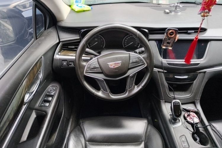 Used Cadillac XT5 2018 25T Luxury Model Steering Wheel