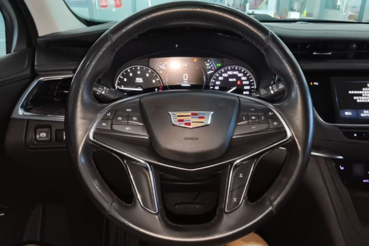 Used Cadillac XT5 2018 25T Luxury Model Steering Wheel