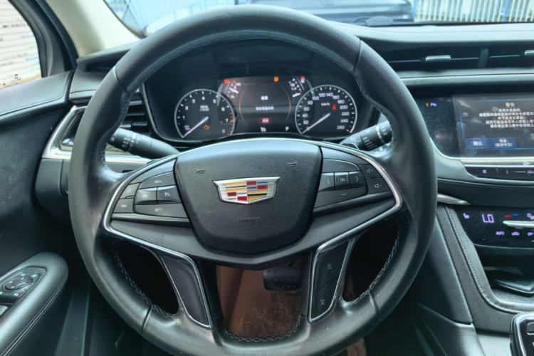 Used Cadillac XT5 2018 25T Luxury Model Steering Wheel