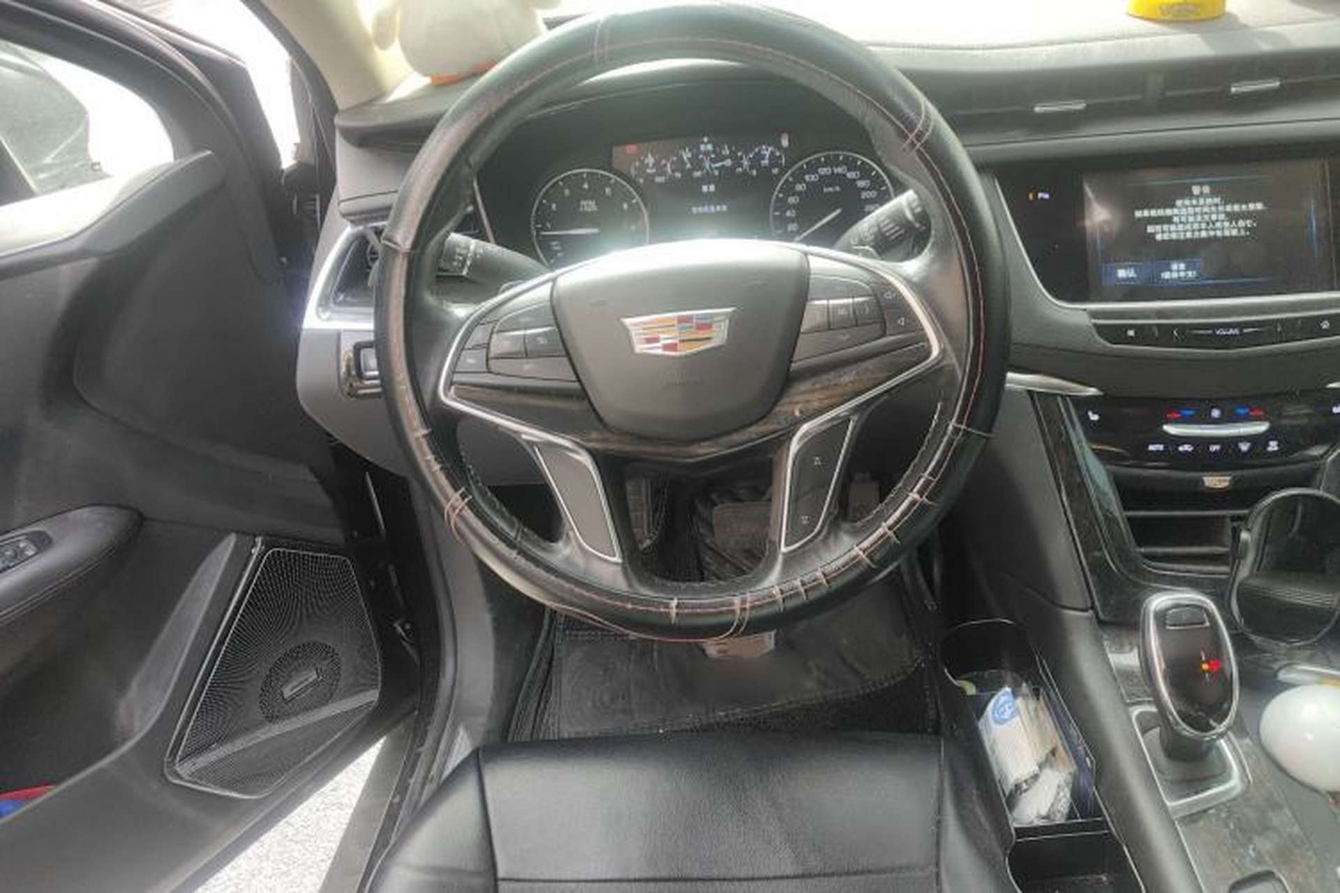 Used Cadillac XT5 2018 28T Four-Wheel Drive Luxury Model Steering Wheel
