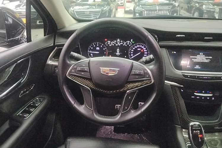 Used Cadillac XT5 2018 25T Luxury Model Steering Wheel