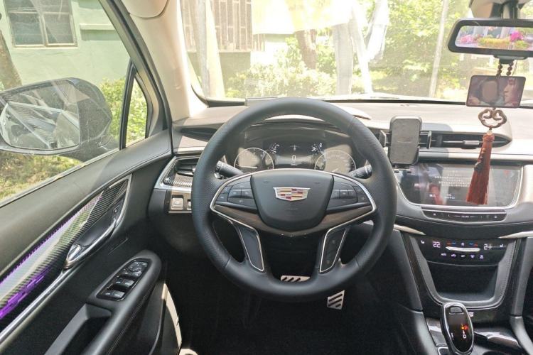 Used Cadillac XT5 2018 25T Luxury Model Steering Wheel