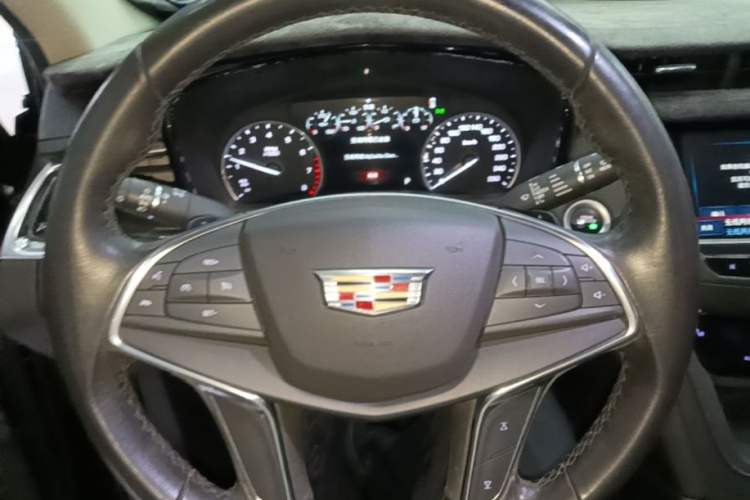 Used Cadillac XT5 2018 28T Four-Wheel Drive Luxury Model Steering Wheel