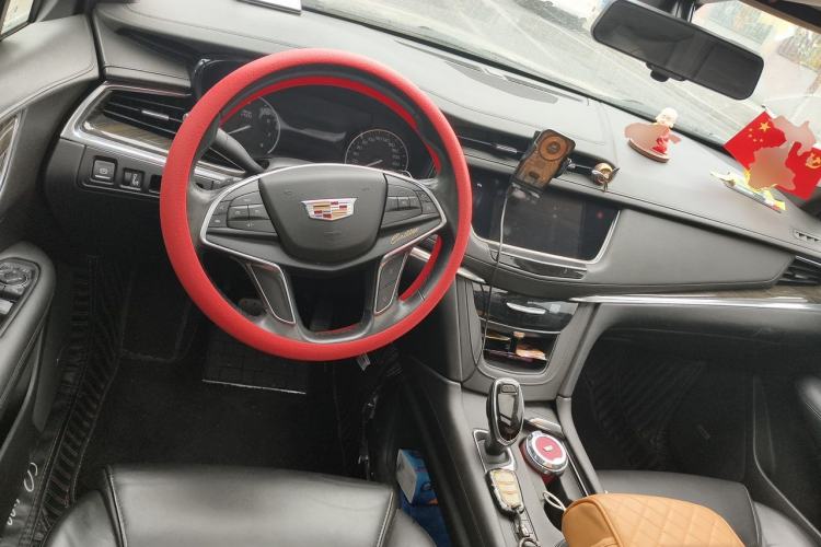 Used Cadillac XT5 2018 28T Four-Wheel Drive Luxury Model Steering Wheel