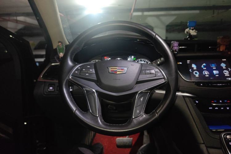 Used Cadillac XT5 2018 25T Luxury Model Steering Wheel