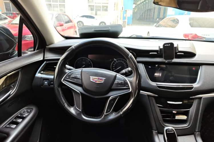 Used Cadillac XT5 2018 25T Luxury Model Steering Wheel