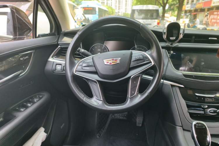 Used Cadillac XT5 2018 25T Luxury Model Steering Wheel